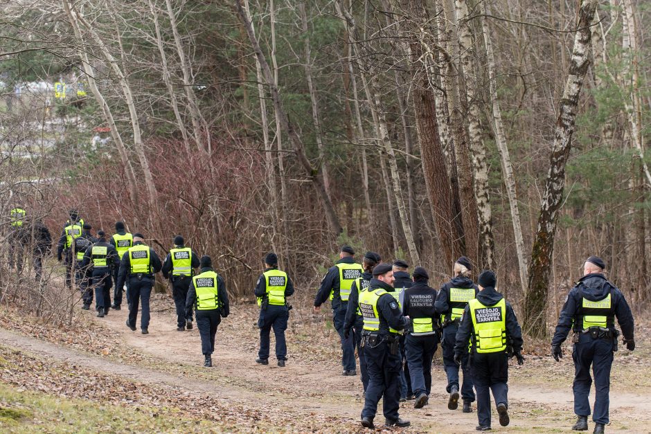 Galimai pagrobto vaiko paieška: apklausiami liudininkai, „šukuojama“ įvykio vieta