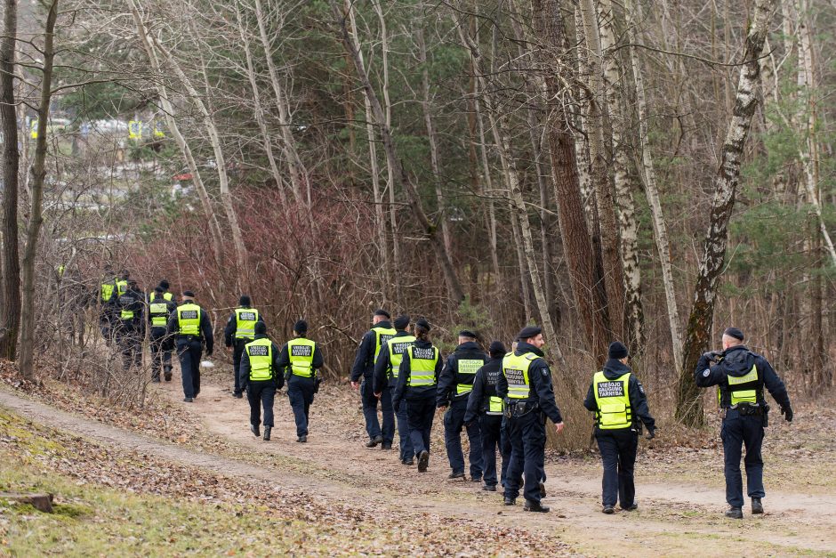 Galimai pagrobto vaiko paieška: apklausiami liudininkai, „šukuojama“ įvykio vieta