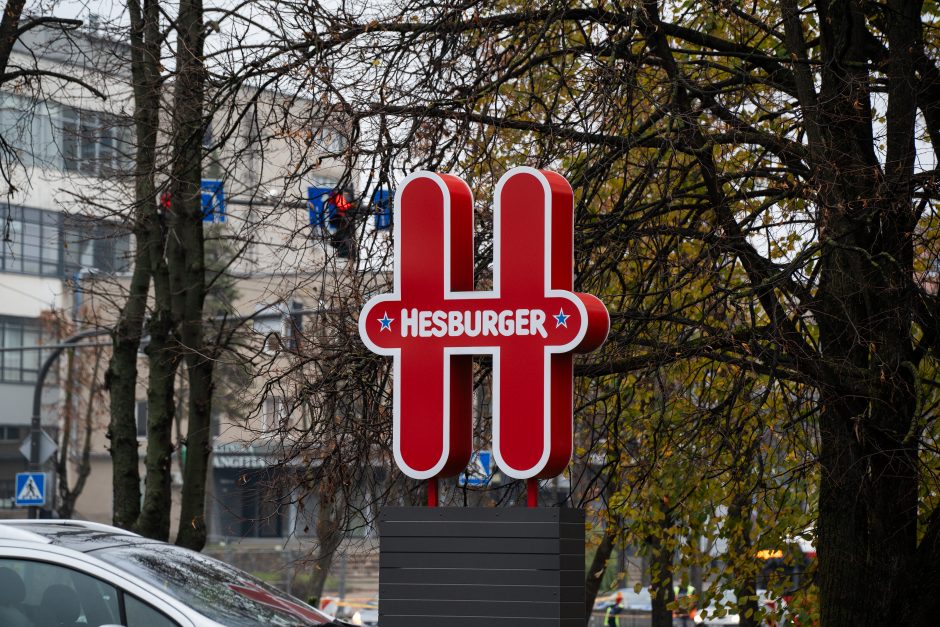 Kauno „Hesburger“ apsilankė peiliu ginkluotas plėšikas – darbuotojas pats atidavė visus pinigus