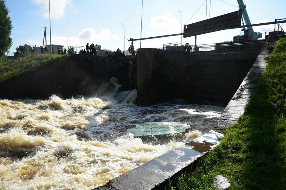 Patvinęs Nevėžis jau semia laukus, pasiruošta evakuoti gyventojus, paskelbta ekstremali situacija