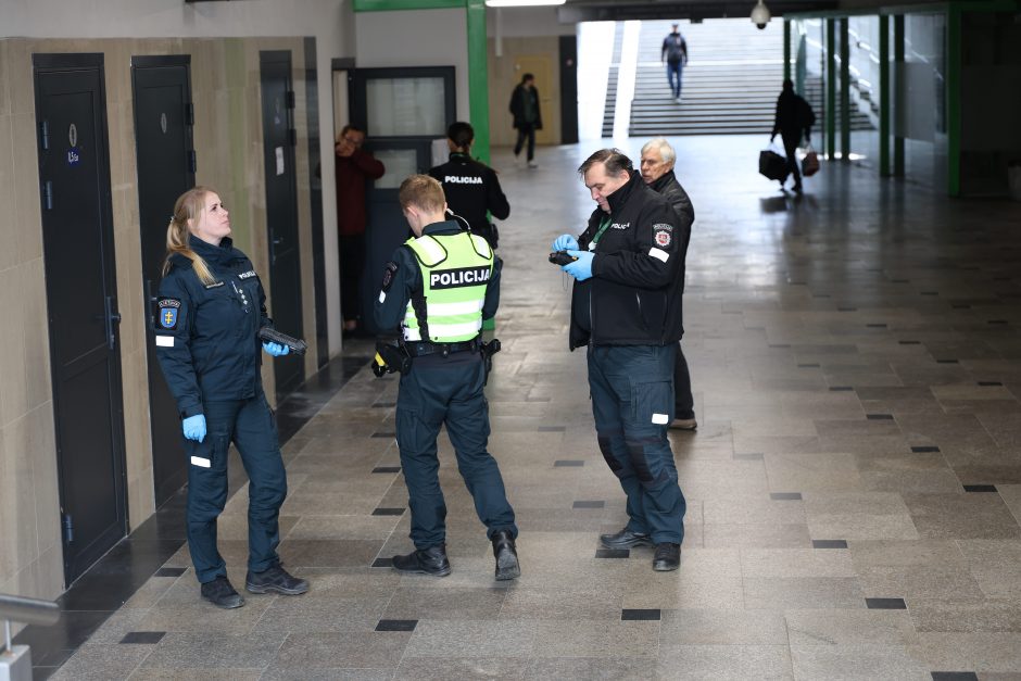 Mįslingų mirčių savaitė Kaune tęsiasi: leisgyvis vyras aptiktas požeminės perėjos moterų tualete