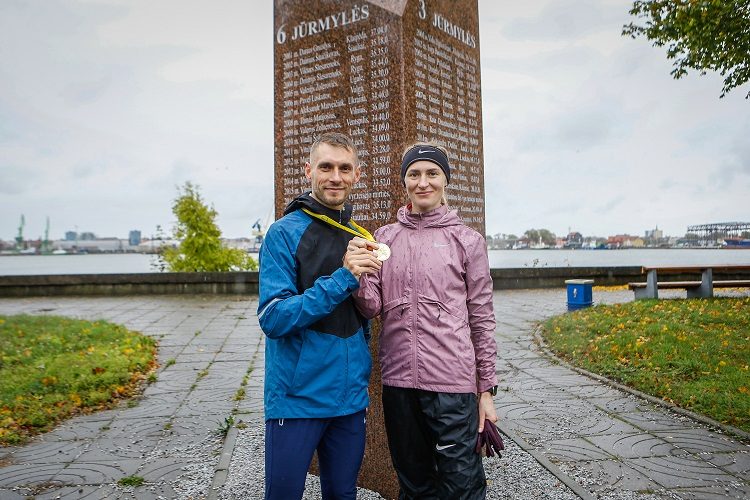 Susigrūmęs su pajūrio vėju bėgime „Gintarinė jūrmylė“ triumfavo R. Kančys