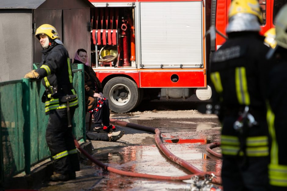 Policija įtaria, kad kažkas vilniečių namą padegė tyčia