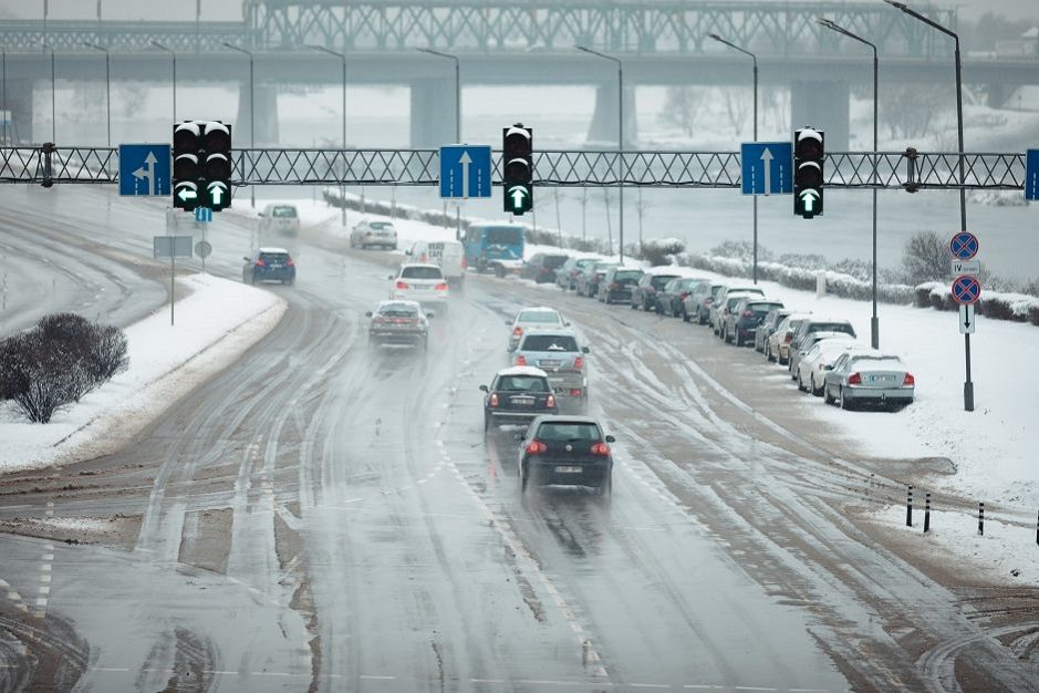 Gatvių barstymas: kokią žalą daro gamtai?