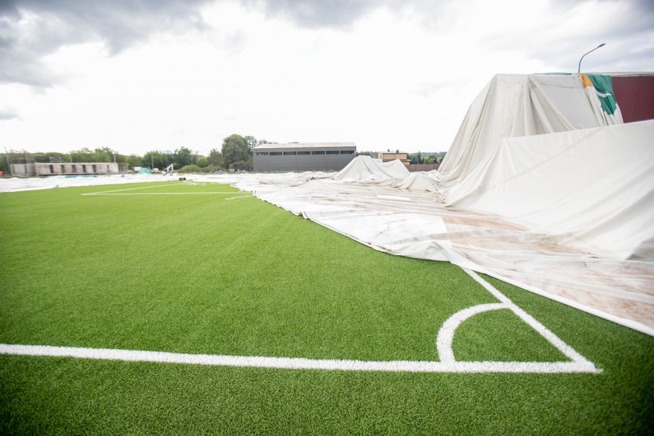 Futbolo maniežą sunaikino ne vėjas?