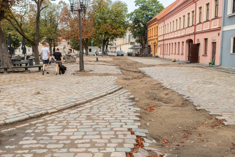 Rotušės aikštėje klumpa turistai: ką daryti?