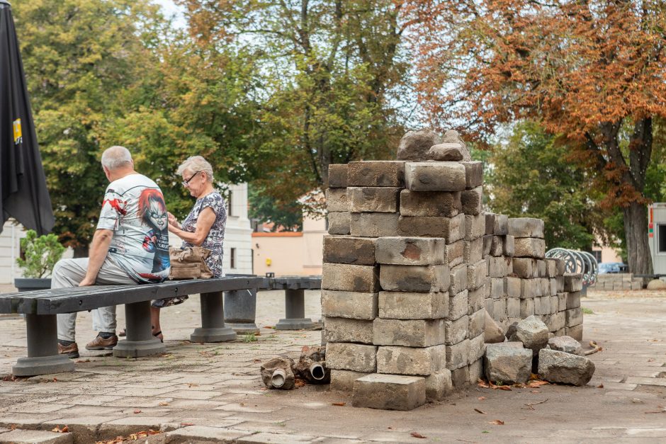 Rotušės aikštėje klumpa turistai: ką daryti?