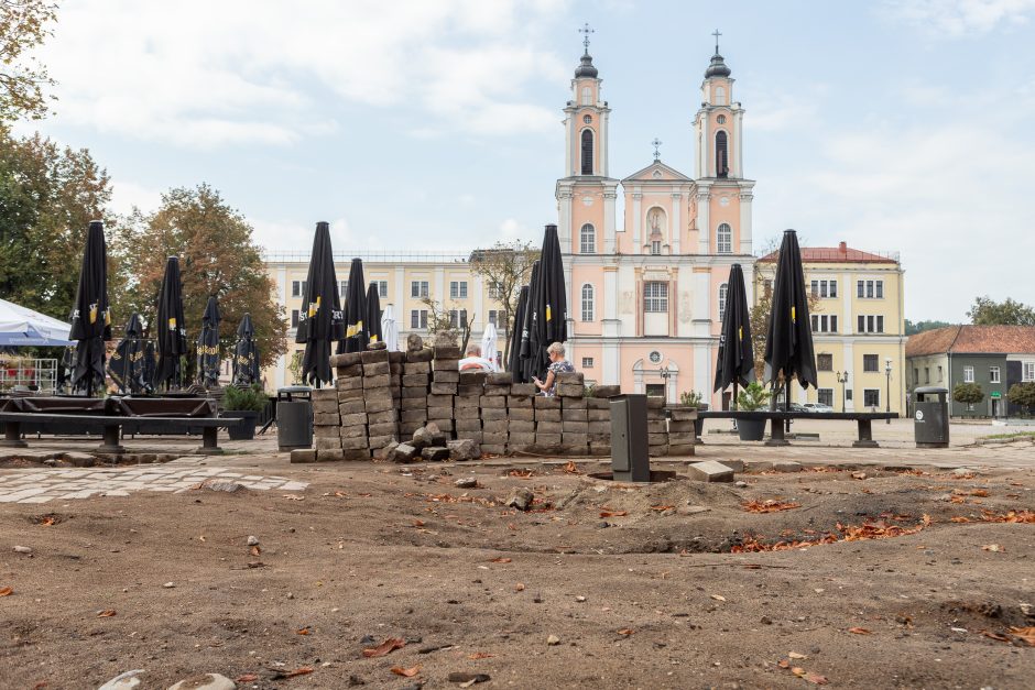 Rotušės aikštėje klumpa turistai: ką daryti?