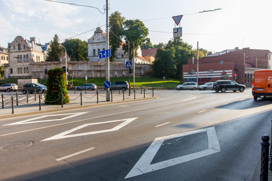 Prie perėjų nubraižyti rombai kelia sumaištį: Kaunas kuria savas eismo taisykles?