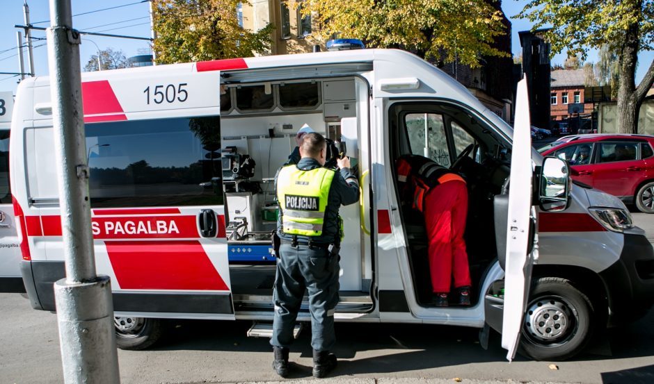 Vilniuje vyras automobiliu partrenkė savo mažametę dukrą