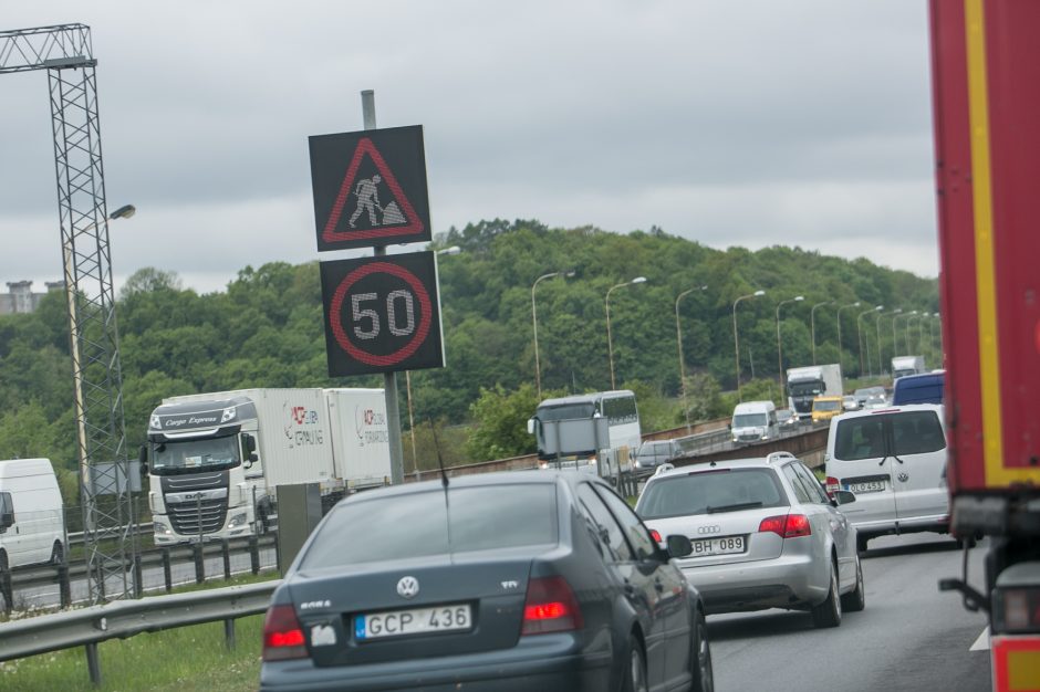 „Fegdos“ darbininkai magistralėje kelia chaosą?