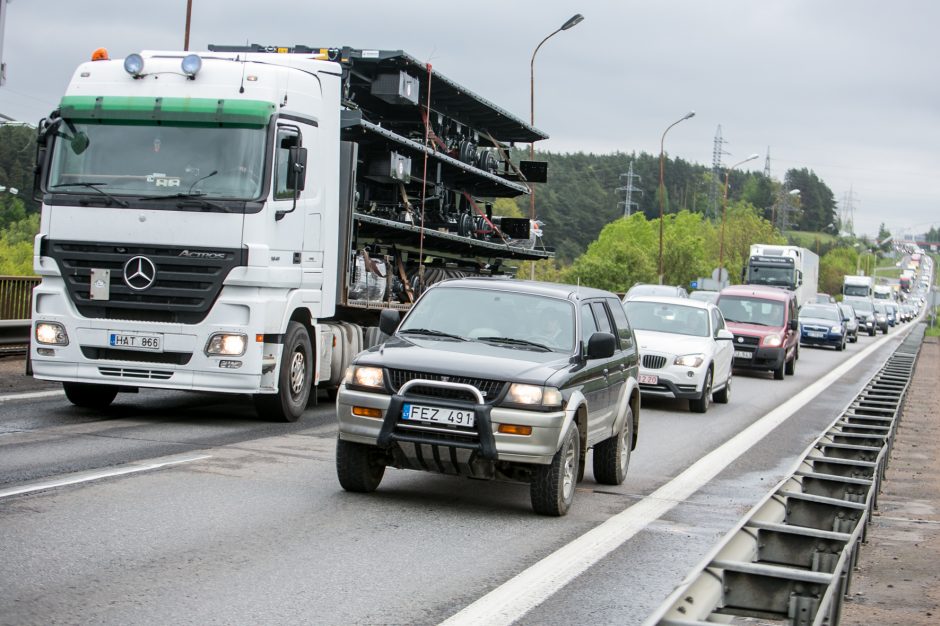 „Fegdos“ darbininkai magistralėje kelia chaosą?