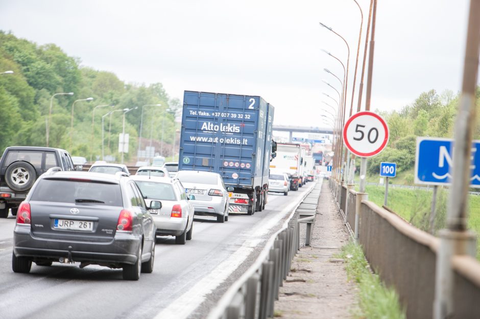 „Fegdos“ darbininkai magistralėje kelia chaosą?