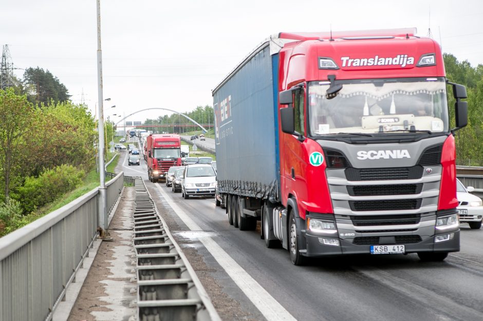 „Fegdos“ darbininkai magistralėje kelia chaosą?