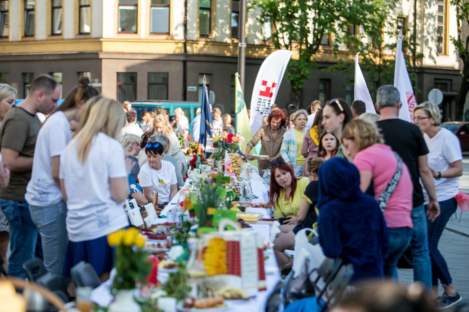 Kita pandemijos pusė: sustiprėjo kaimynystė