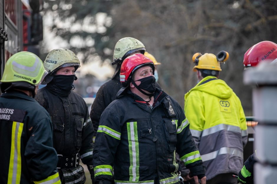 Ringauduose – sprogimas ir didžiulis gaisras: nukentėjo namo šeimininkas