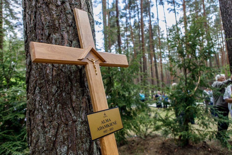 Kaune amžinojo poilsio atgulė A. Adamkienė: ji dovana nuo Dievo mums