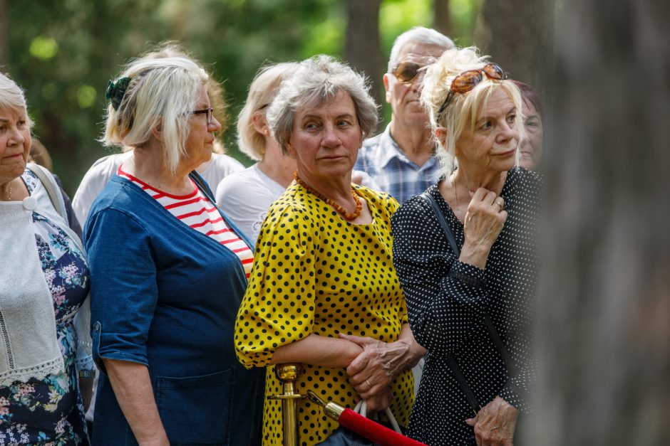 Kaune amžinojo poilsio atgulė A. Adamkienė: ji dovana nuo Dievo mums