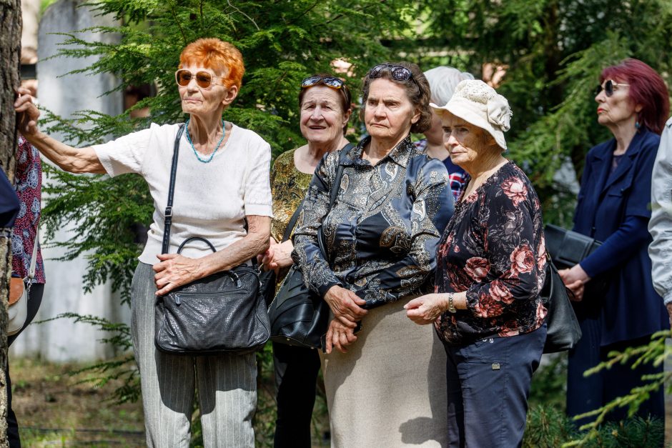 Kaune amžinojo poilsio atgulė A. Adamkienė: ji dovana nuo Dievo mums