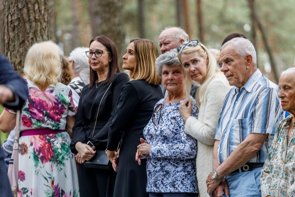 Kaune amžinojo poilsio atgulė A. Adamkienė: ji dovana nuo Dievo mums