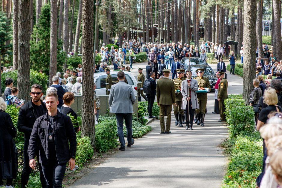 Kaune amžinojo poilsio atgulė A. Adamkienė: ji dovana nuo Dievo mums