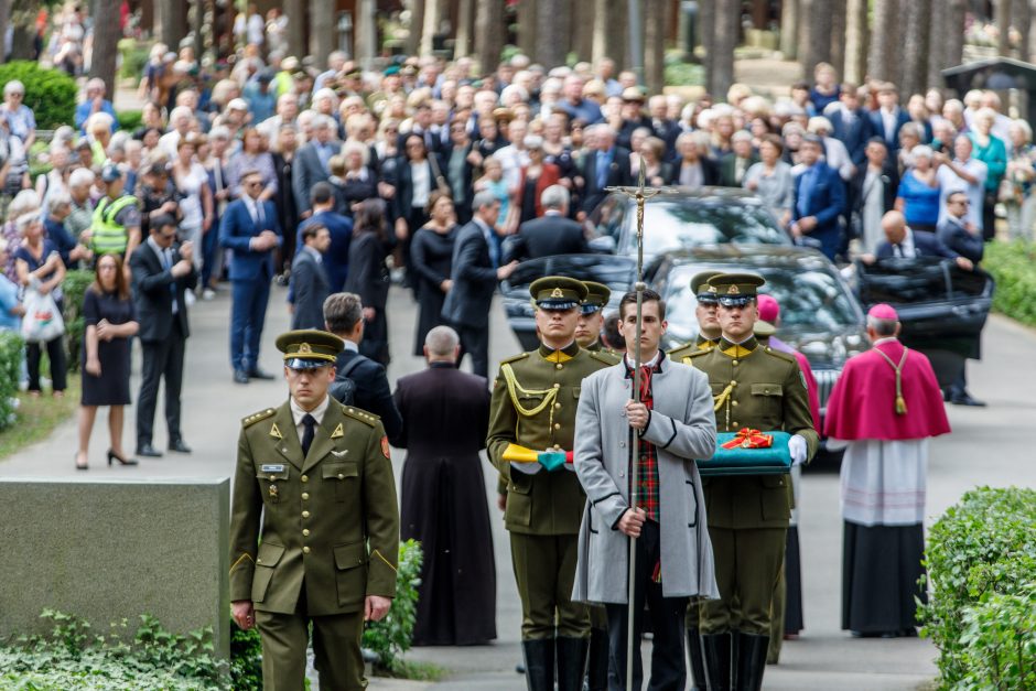 Kaune amžinojo poilsio atgulė A. Adamkienė: ji dovana nuo Dievo mums