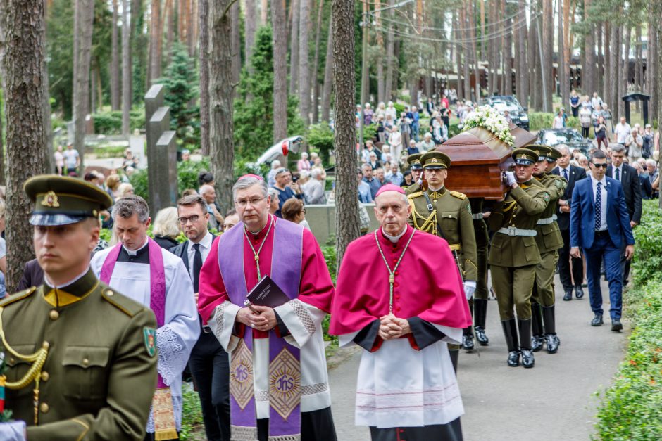 Kaune amžinojo poilsio atgulė A. Adamkienė: ji dovana nuo Dievo mums