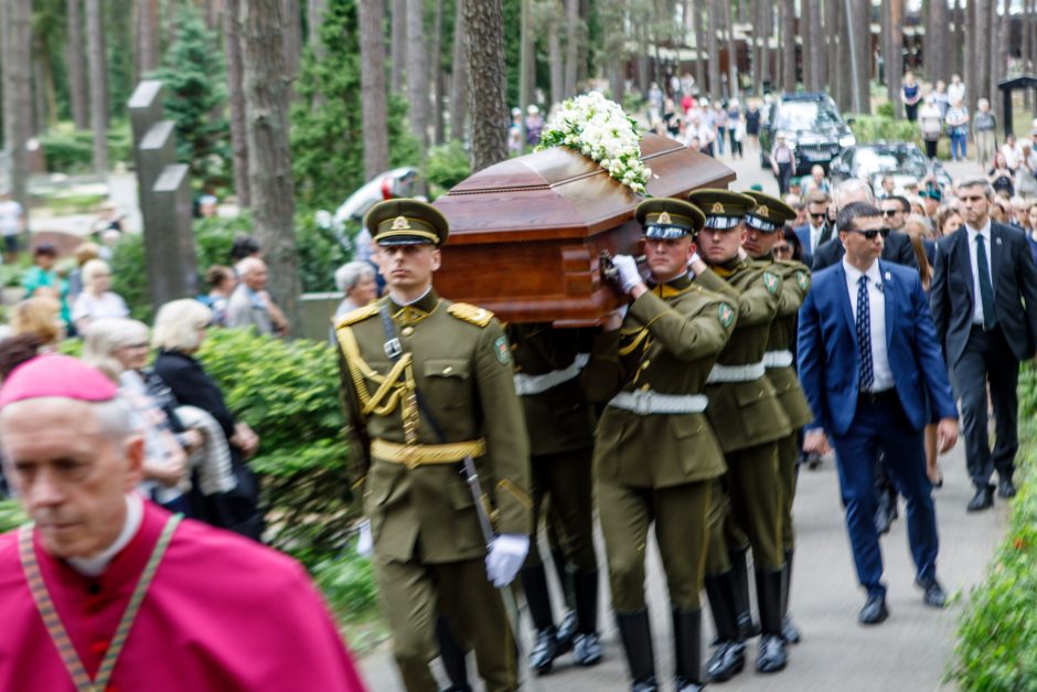 Kaune amžinojo poilsio atgulė A. Adamkienė: ji dovana nuo Dievo mums