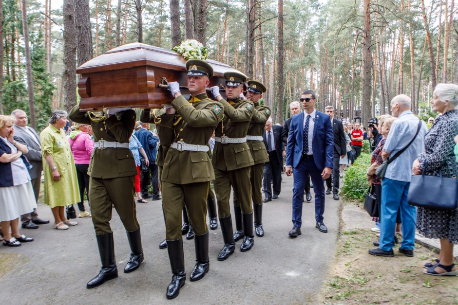 Kaune amžinojo poilsio atgulė A. Adamkienė: ji dovana nuo Dievo mums