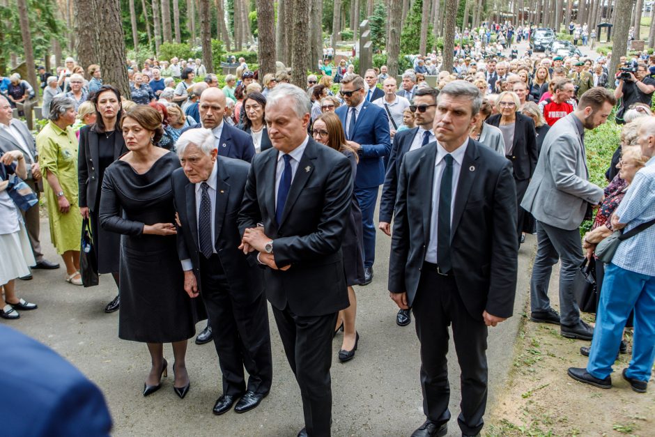 Kaune amžinojo poilsio atgulė A. Adamkienė: ji dovana nuo Dievo mums