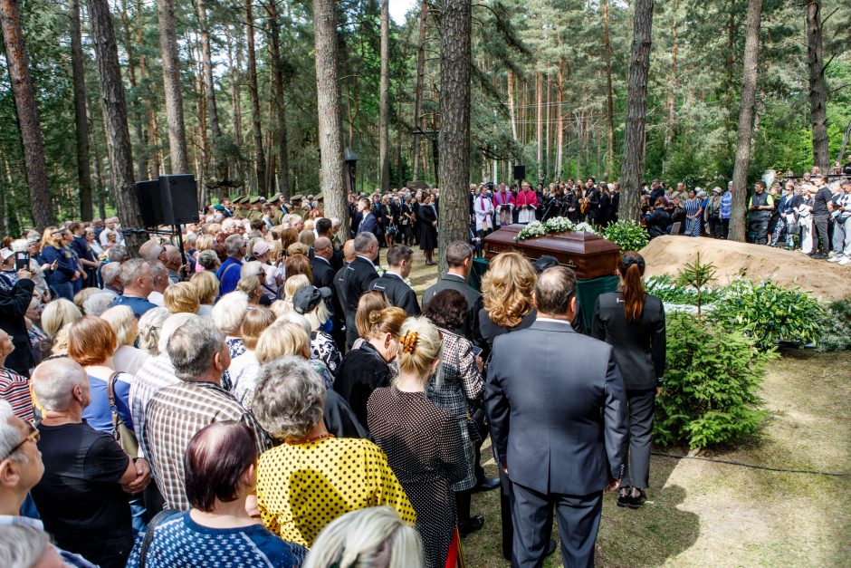 Kaune amžinojo poilsio atgulė A. Adamkienė: ji dovana nuo Dievo mums