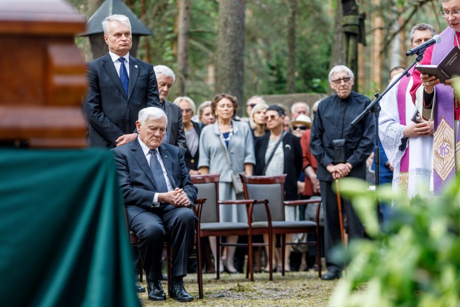 Kaune amžinojo poilsio atgulė A. Adamkienė: ji dovana nuo Dievo mums