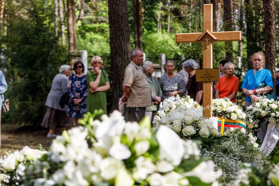 Kaune amžinojo poilsio atgulė A. Adamkienė: ji dovana nuo Dievo mums