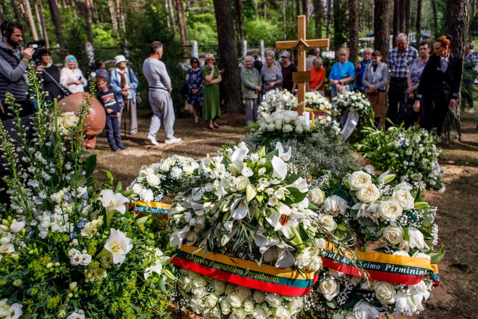 Kaune amžinojo poilsio atgulė A. Adamkienė: ji dovana nuo Dievo mums