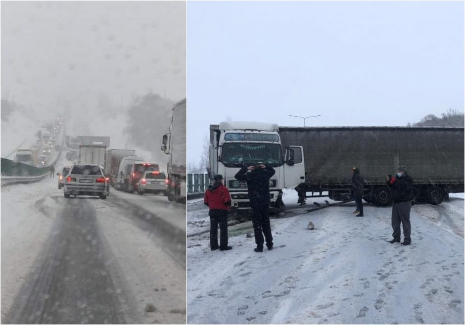 Kelyje Kaunas-Vilnius į atitvarus rėžėsi vilkikas