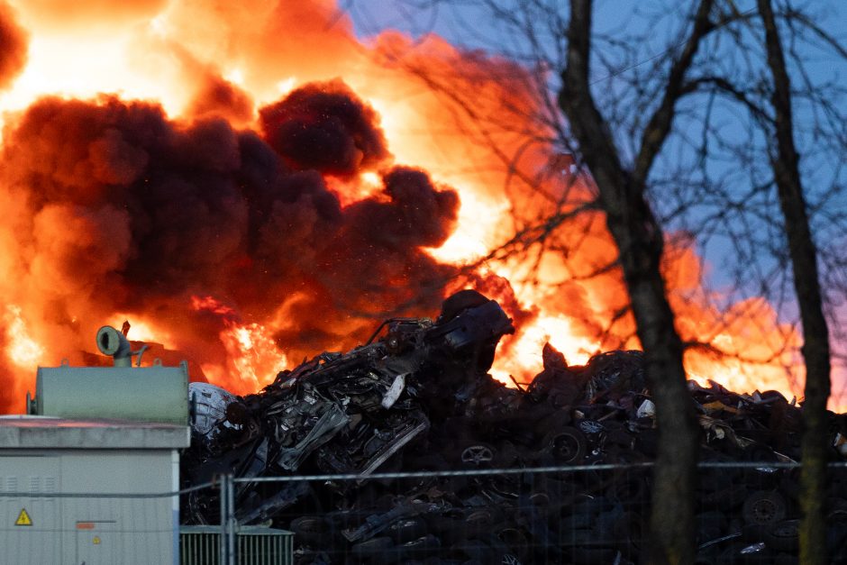 Vilniaus savivaldybė: dėl gaisro daliai ugdymo įstaigų rekomenduojama dirbti nuotoliu