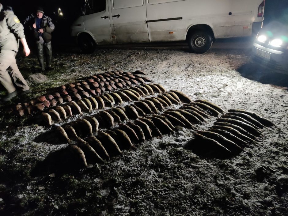 Sučiuptas Nemune žuvis gaudęs brakonierius: kad atlygintų žalą, teks parduoti namus?