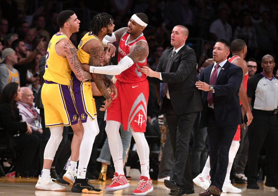 Muštynėmis paženklintose rungtynėse – „Lakers“ pralaimėjimas