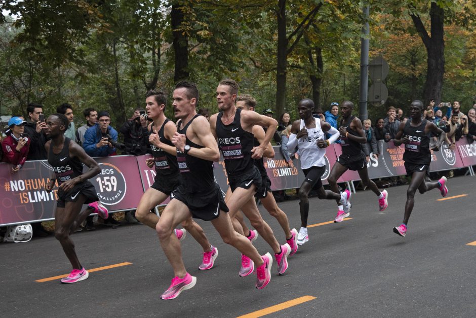 Naujos žmogaus galimybių ribos – bėgikas maratoną įveikė greičiau nei per 2 val.