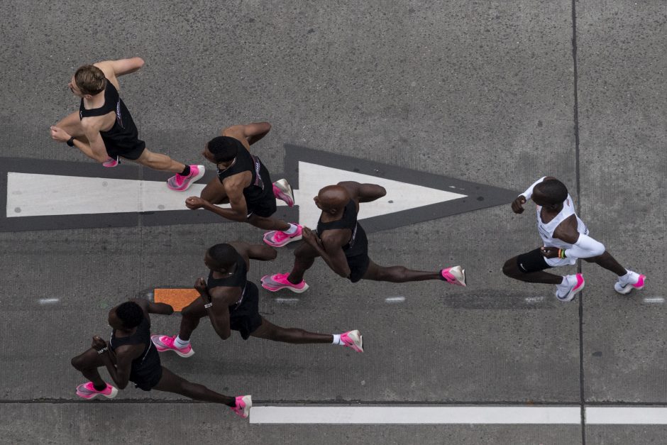 Naujos žmogaus galimybių ribos – bėgikas maratoną įveikė greičiau nei per 2 val.