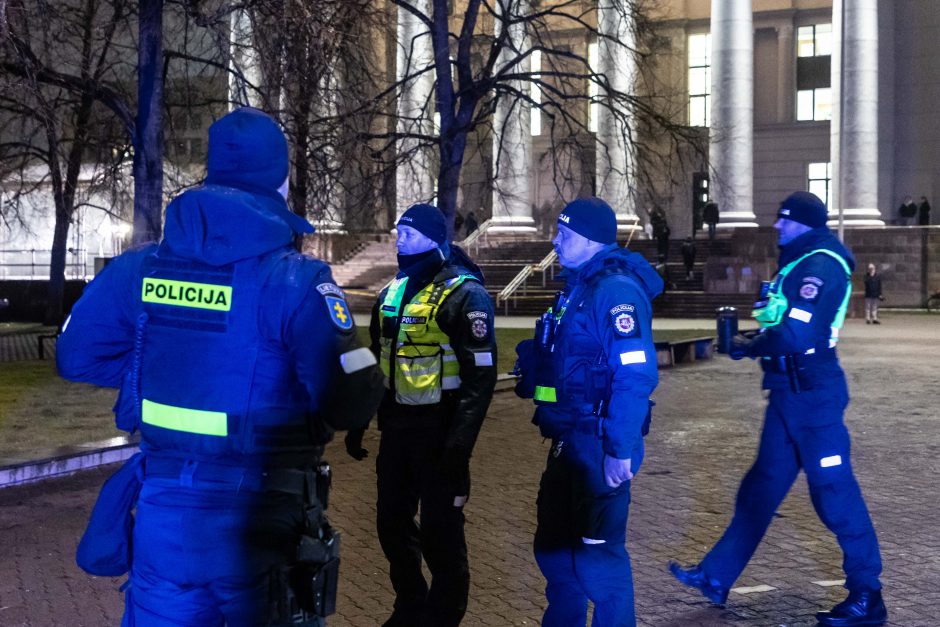 Prie Seimo protestuotojai gėdina socialdemokratus dėl koalicijos su „Nemuno aušra“