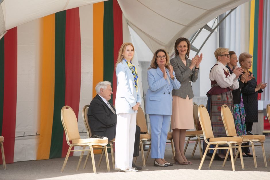 Valstybės vėliavų pakėlimo ceremonija Prezidentūroje