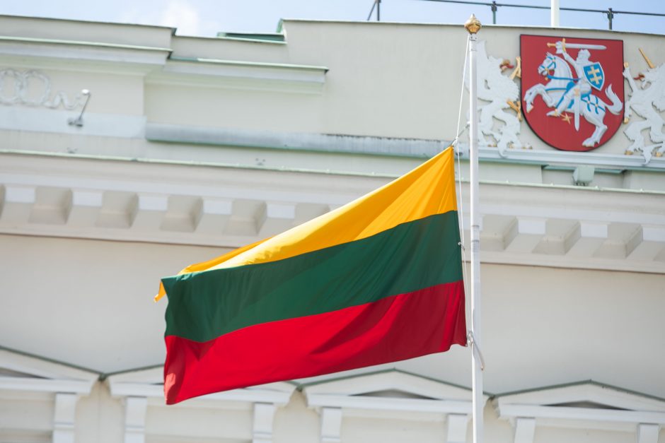 Valstybės vėliavų pakėlimo ceremonija Prezidentūroje