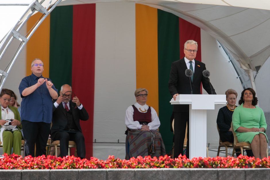 Valstybės vėliavų pakėlimo ceremonija Prezidentūroje