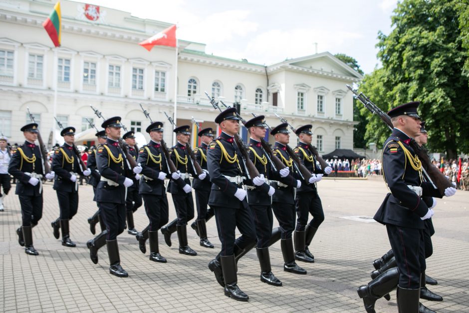 Valstybės vėliavų pakėlimo ceremonija Prezidentūroje