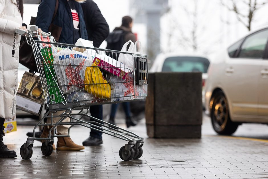 Prekybininkai skelbia, kaip dirbs per didžiąsias metų šventes