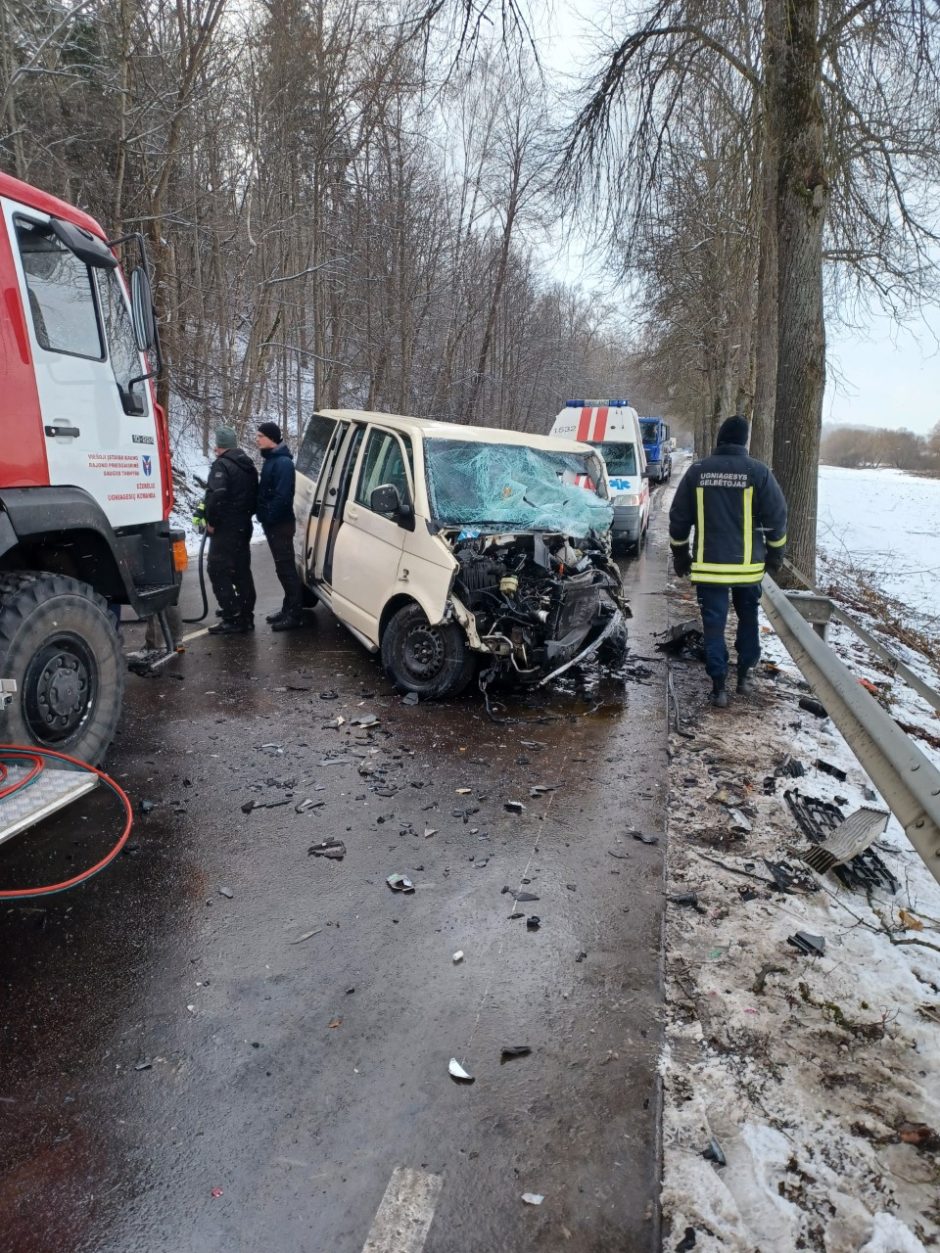 Šiurpi mikroautobusų kaktomuša pakaunėje: yra žuvusių ir sužeistų