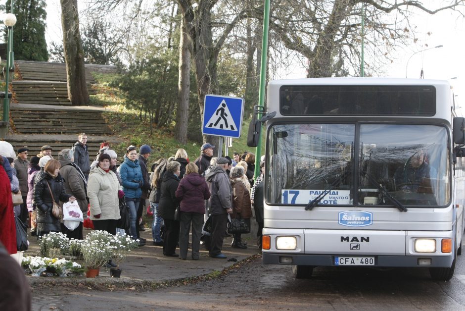 Į uostamiesčio kapines veš daugiau autobusų