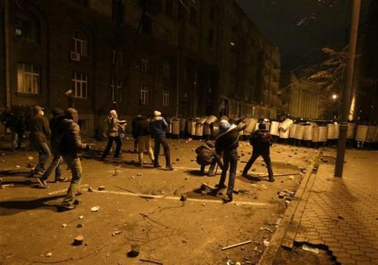 Protesto akcija Kijevo Nepriklausomybės aikštėje peraugo į visuotinį streiką