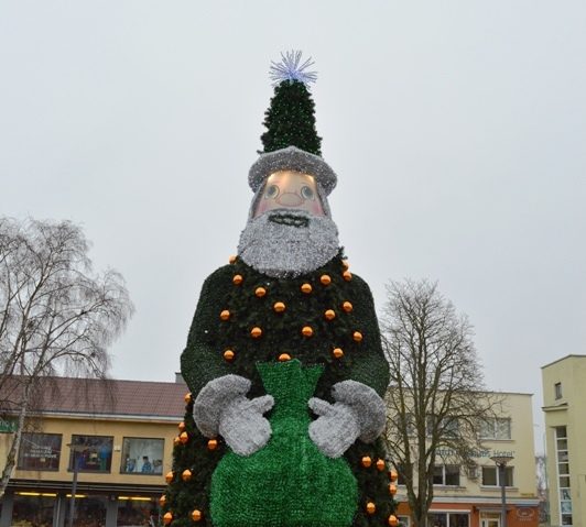 Palangą papuoš didžiausias Lietuvoje Kalėdų senis